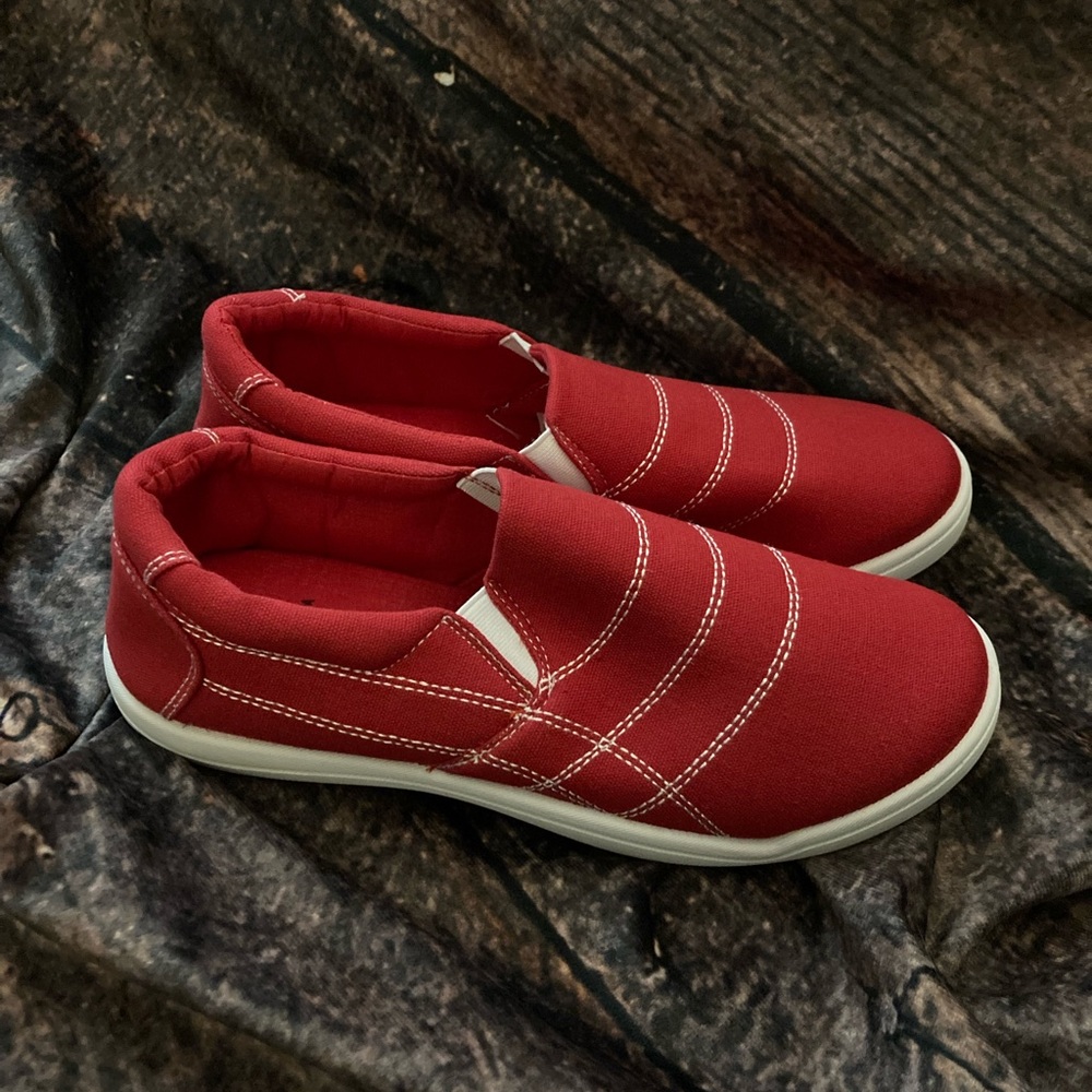 Woman’s Comfort Ease 9 Wide: Red & White Shoes new